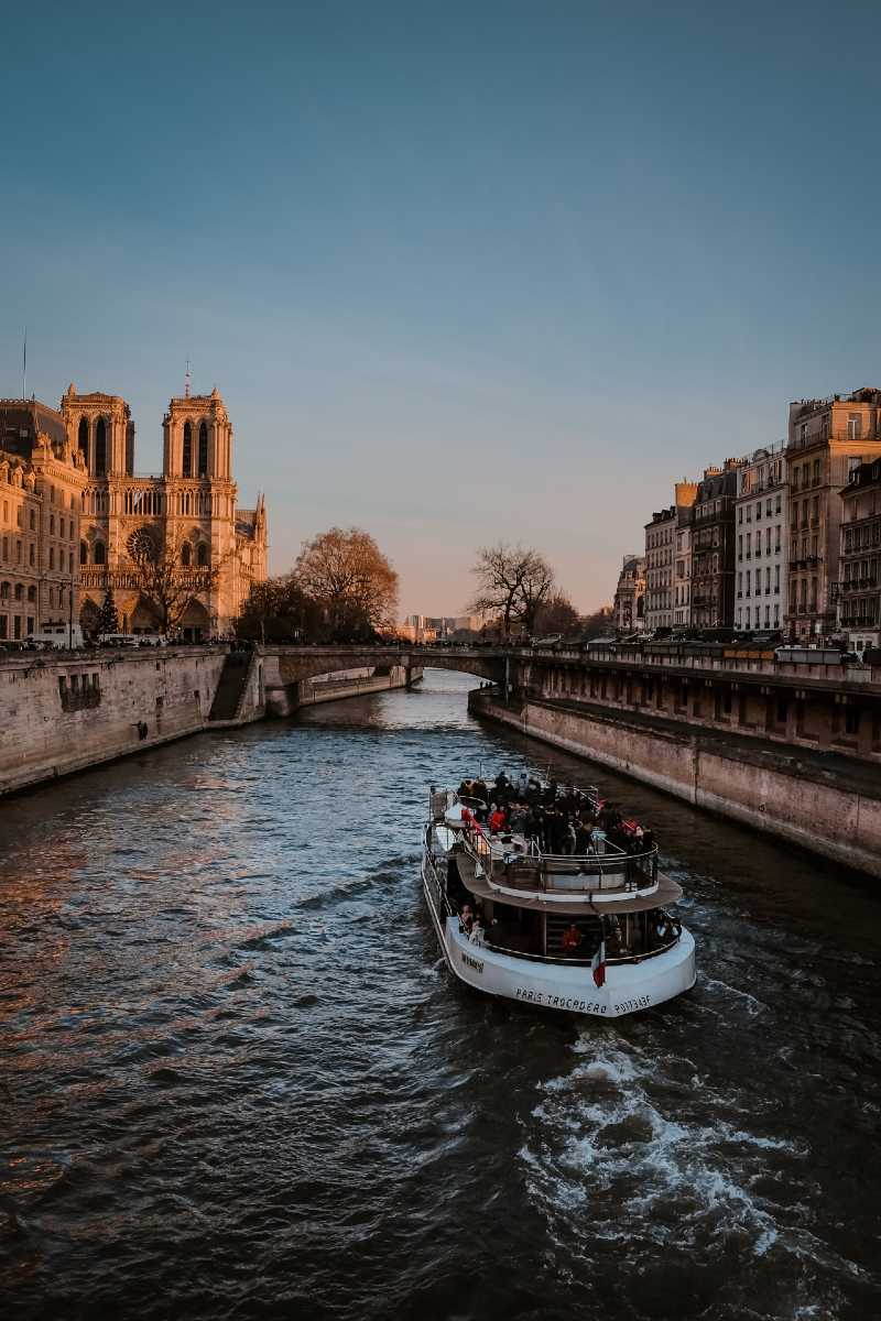 Seine river cruises in Paris