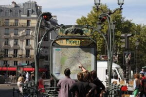 paris metro station